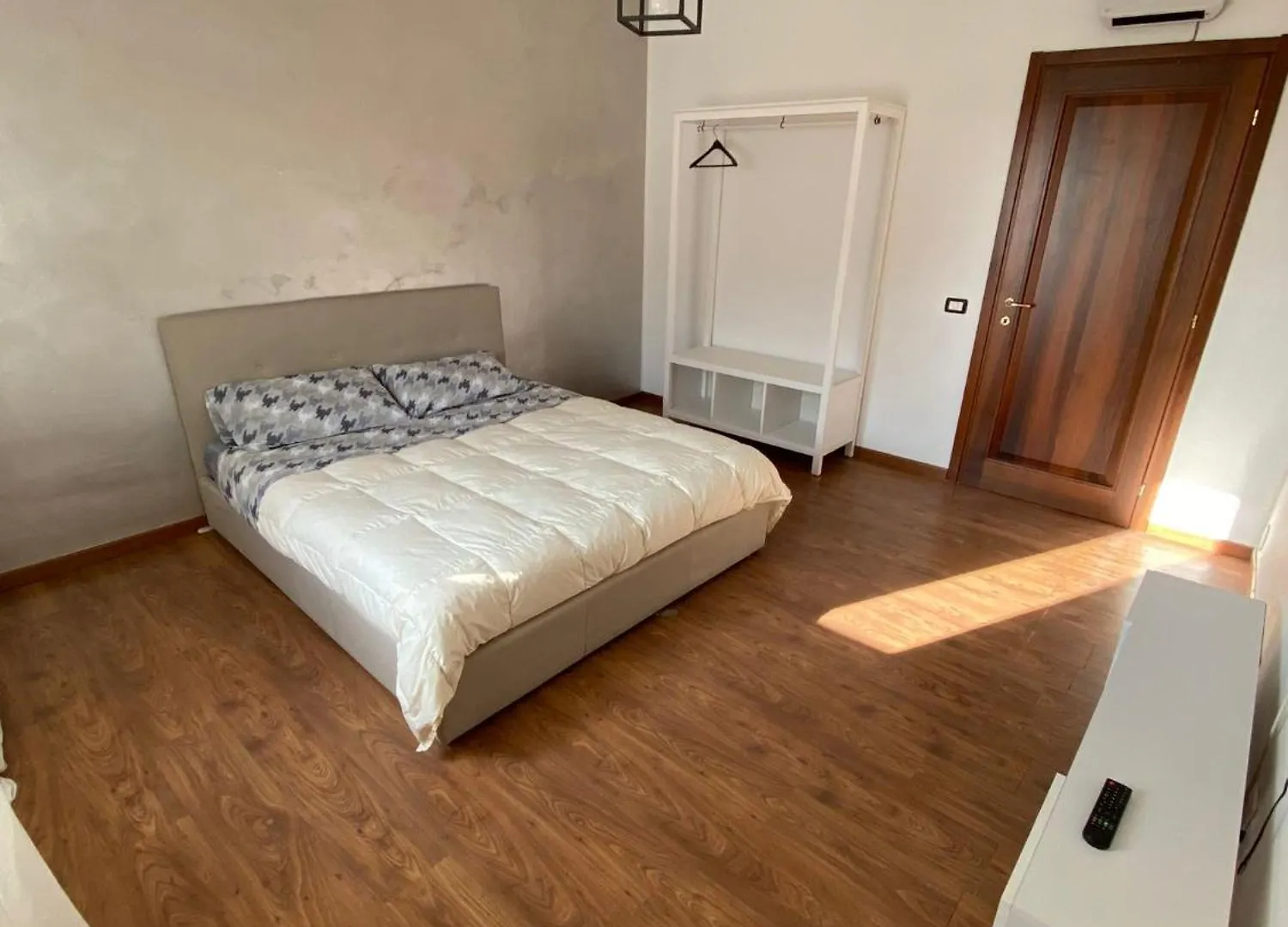 Aurora Rooms Piacenza 0*,